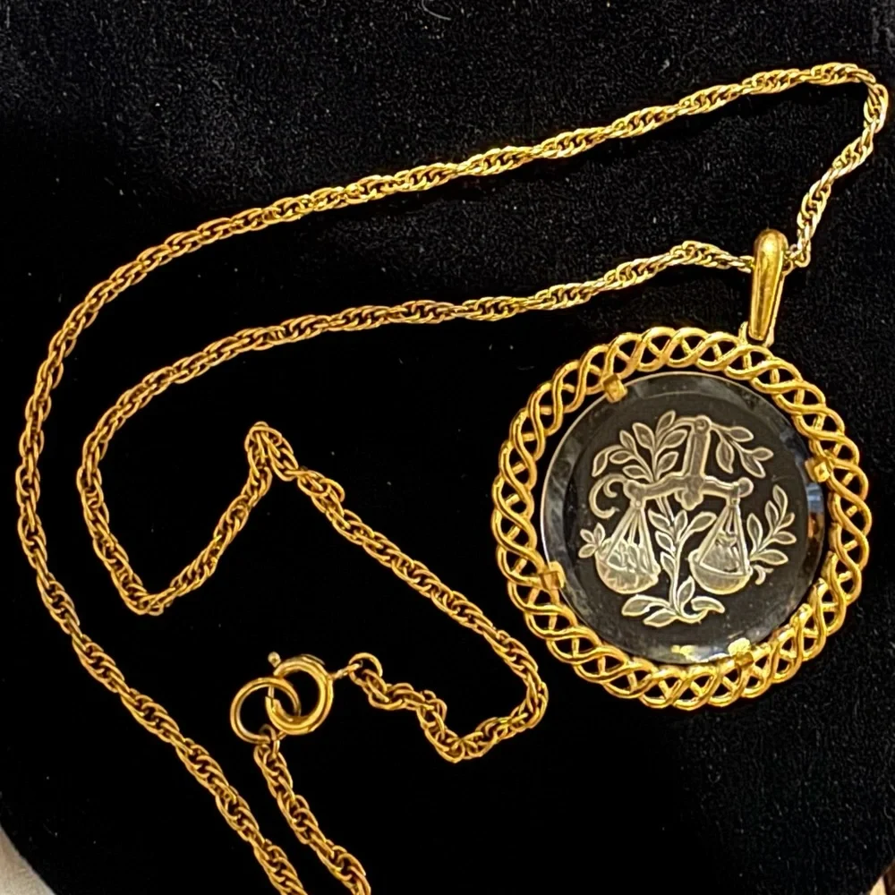 Vintage Trifari Libra Zodiac Pendant Necklace - Picture 2 of 4